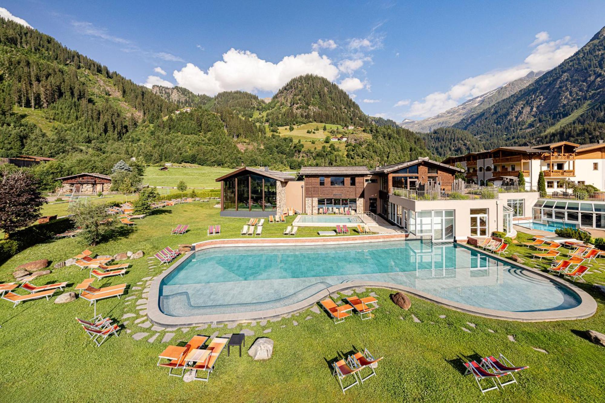 Hotel Schneeberg Family Spa Resort Ridanna Bagian luar foto