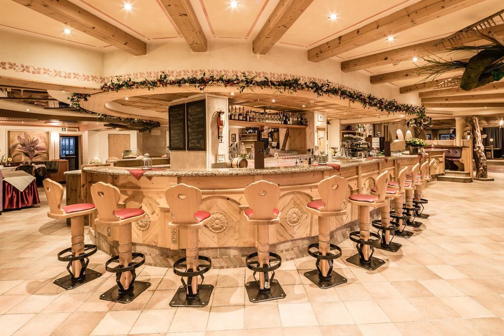 Hotel Schneeberg Family Spa Resort Ridanna Bagian luar foto